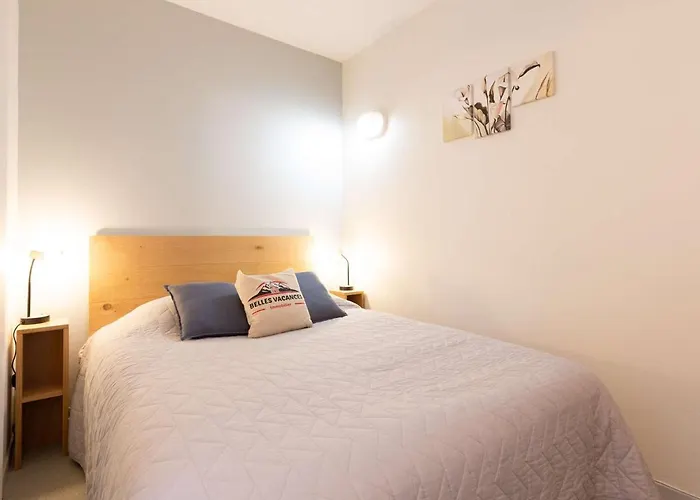 Lumineux Avec Balcon, Près Des Commerces Et Du Télécabine à - Fr-1-296-458 *