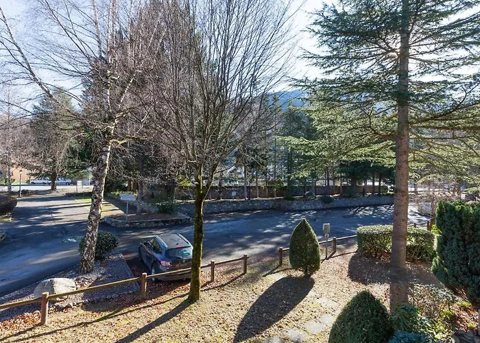 Lumineux Avec Balcon, Près Des Commerces Et Du Télécabine à - Fr-1-296-458 Appartement