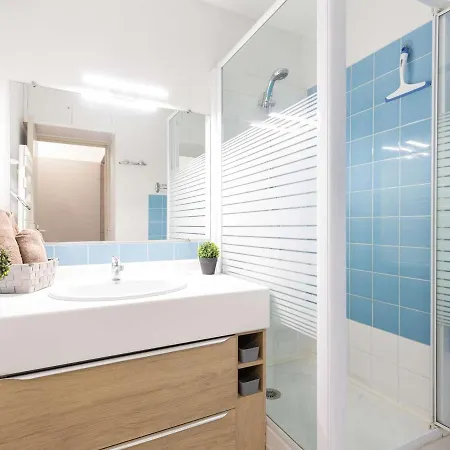 Lumineux Avec Balcon, Près Des Commerces Et Du Télécabine à - Fr-1-296-458 Apartamento